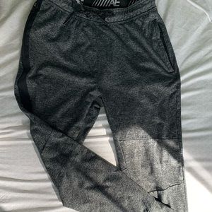 Men’s American Eagle active flex joggers
